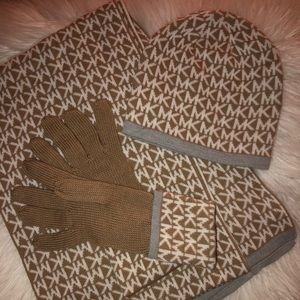 Michael Kors 3 Piece Set!!